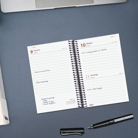 AGENDA 2026 ESPIRAL. TAMAÑO E5 (11X18CM). DIA PÁGINA. MODELO OPAQUE. FINOCAM.