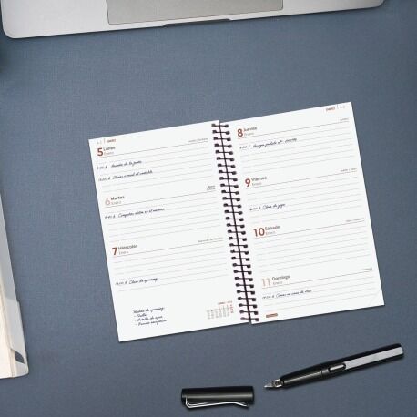 AGENDA 2026 ESPIRAL. TAMAÑO E5 (11X18CM). SEMANA VISTA HORIZONTAL. MODELO OPAQUE. FINOCAM.