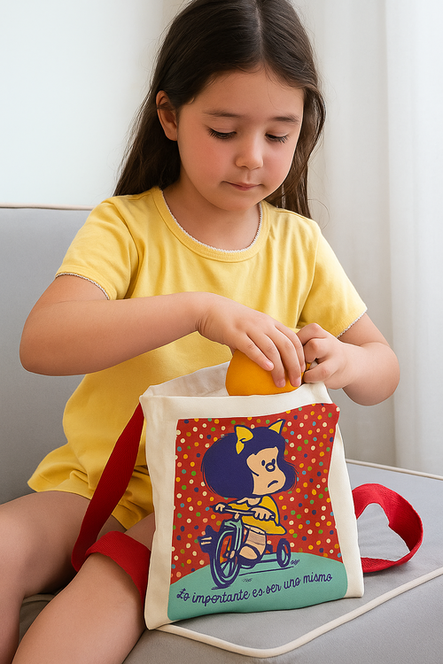 BOLSA CON ASAS. TELA. MAFALDA. PEQUEÑA.